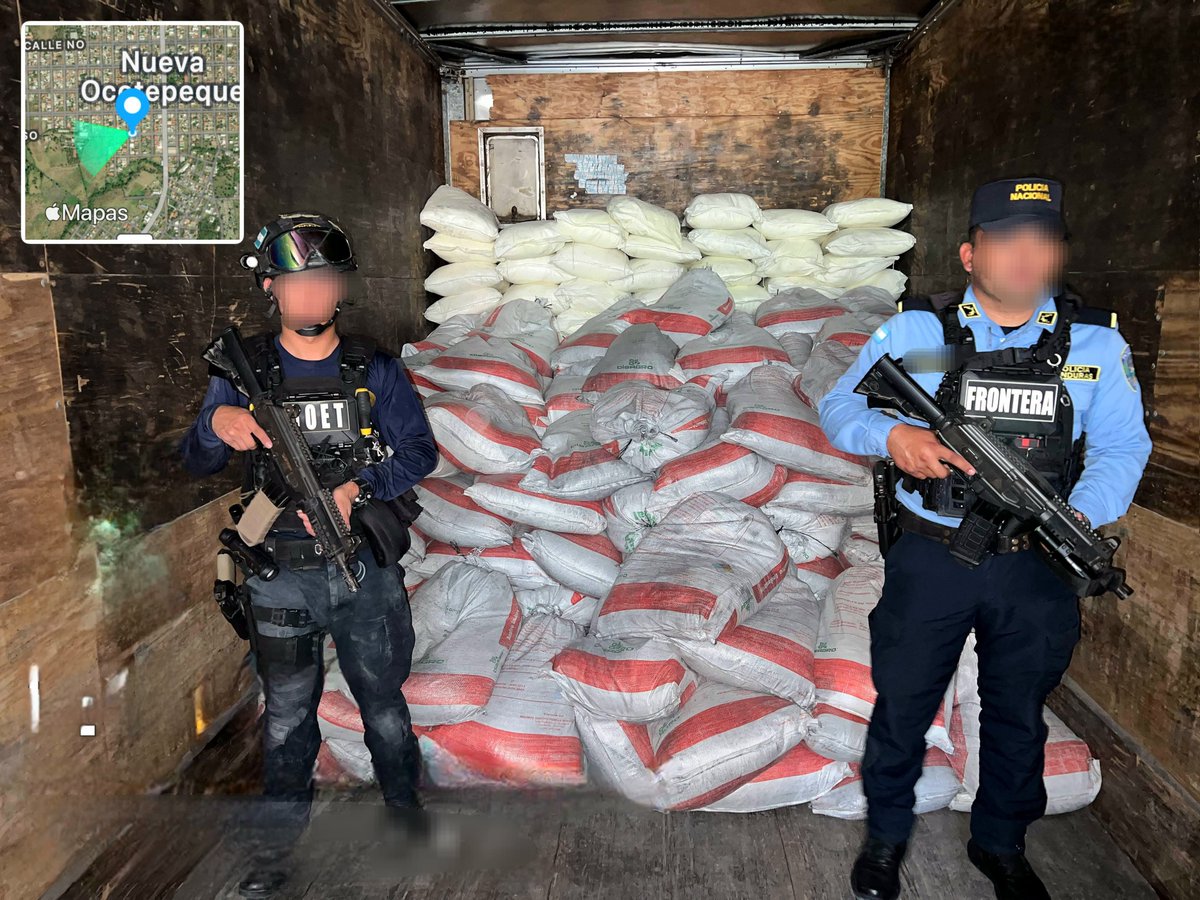 Policía Fronteriza detiene a presunto contrabandista con millonario cargamento de químicos sensibles que ingresaban ilegalmente desde El Salvador

<a href="/MartinezMadrid_/">Miguel Martinez Madrid</a> <a href="/hegusave/">Gustavo Sanchez Velasquez</a> <a href="/SSEGURIDADHN/">Secretaría de Seguridad Honduras</a> <a href="/Canal8_hn/">Canal 8</a>