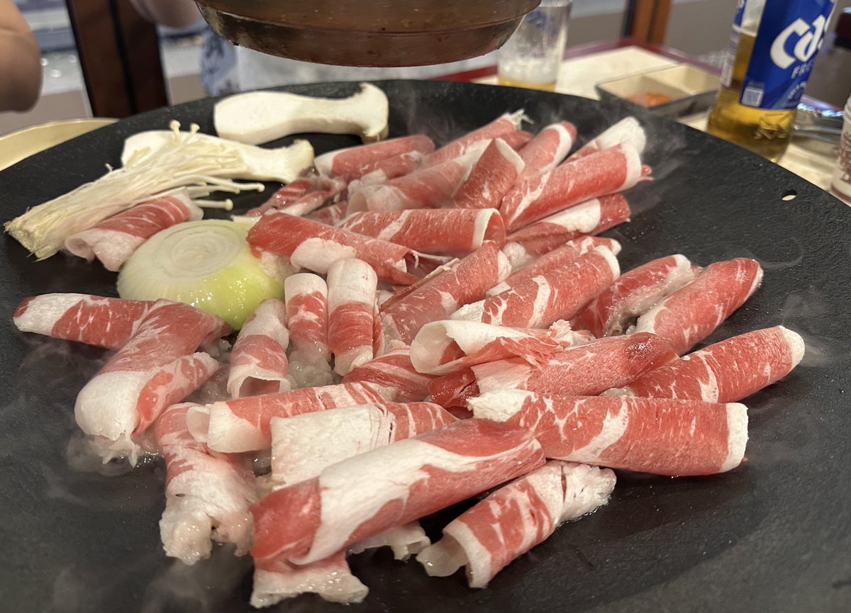ai_sus0309's tweet photo. たくさんたくさんあるけれど、とりあえずめちゃくちゃに消耗したので肉を、食べます!
#aitrip https://t.co/gYPaI1fOUe
