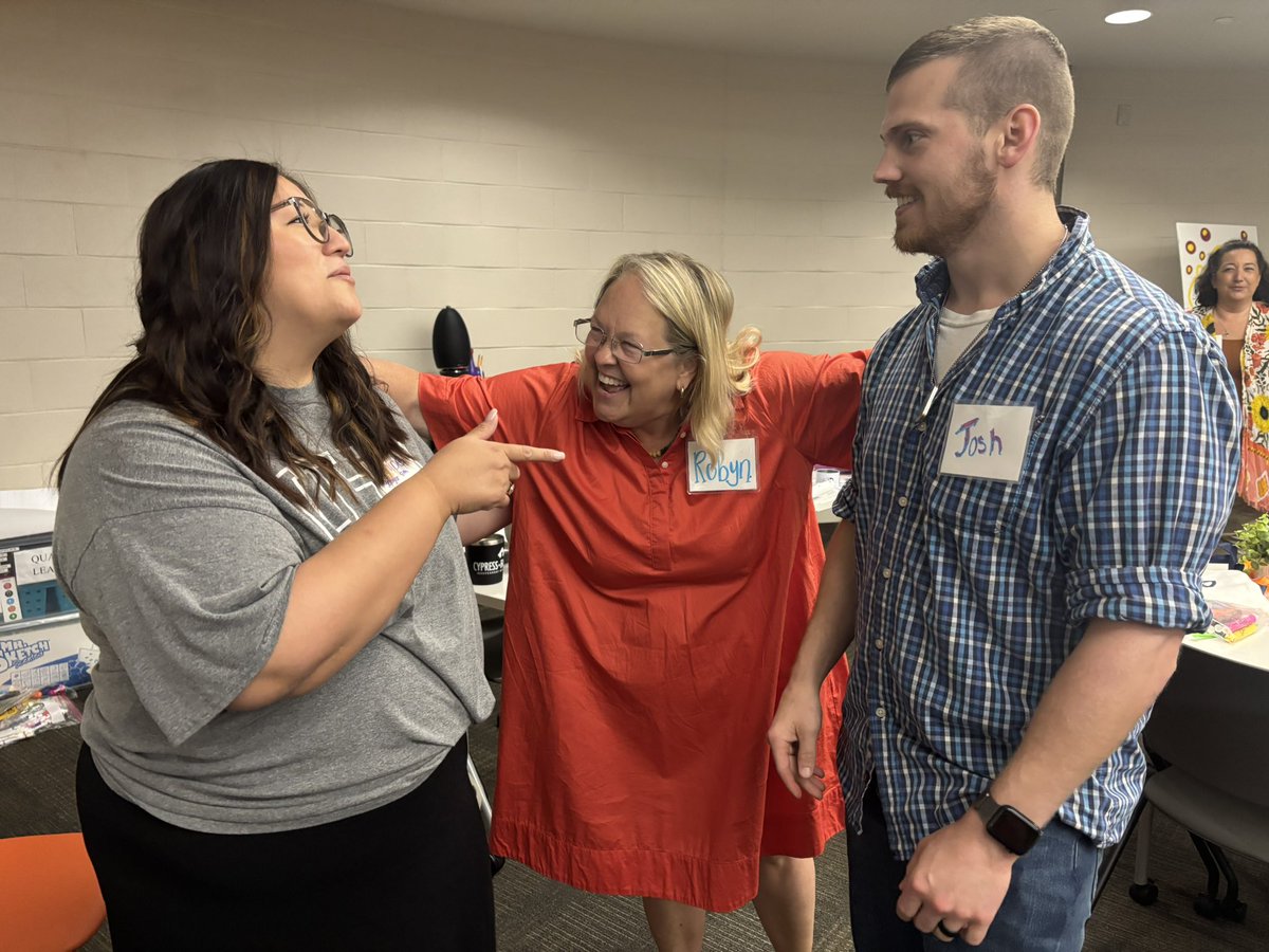 cfisd_ql's tweet image. Design &amp;amp; Delivery days are when the participants step up to help orchestrate our learning! Eunice, Robin, and Josh are conferring to create a purposeful acknowledgment for our “Greet 3” series! #SnapCracklePop 🫰 ⚡️ 🧨