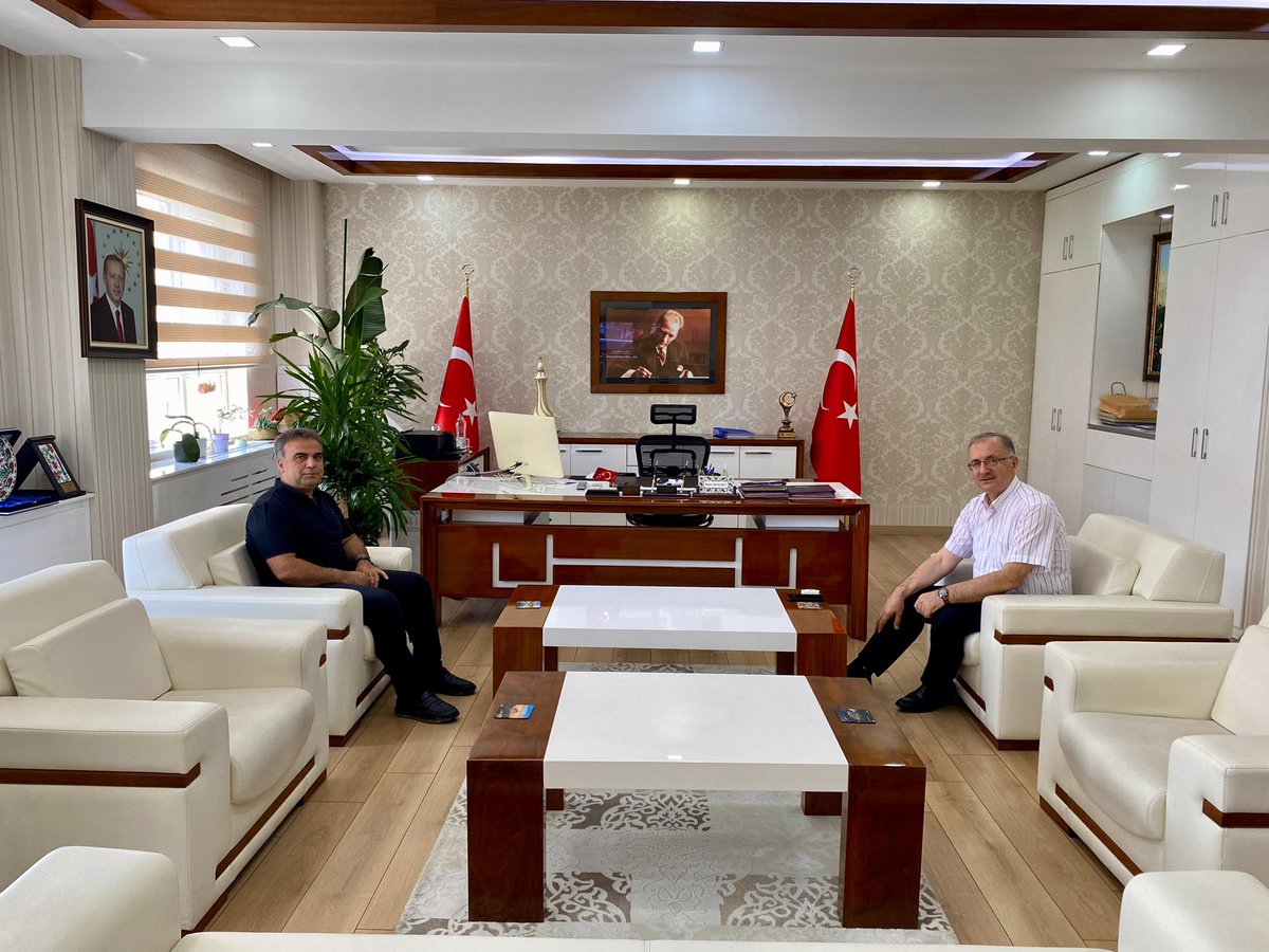 Türk Telekom Kadıköy Şube Müdürü Fatih KORKUSUZ ve beraberindekiler, Kemal BERKTAN Ortaokul Müdürü Göncer DEMİRYÜLEK Kaymakamımız <a href="/BekirDinkirci/">Bekir DINKIRCI</a>’ ya nezaket ziyaretinde bulundular.
Kaymakamımız nazik ziyaretlerinden dolayı kendilerine teşekkür ettiler.