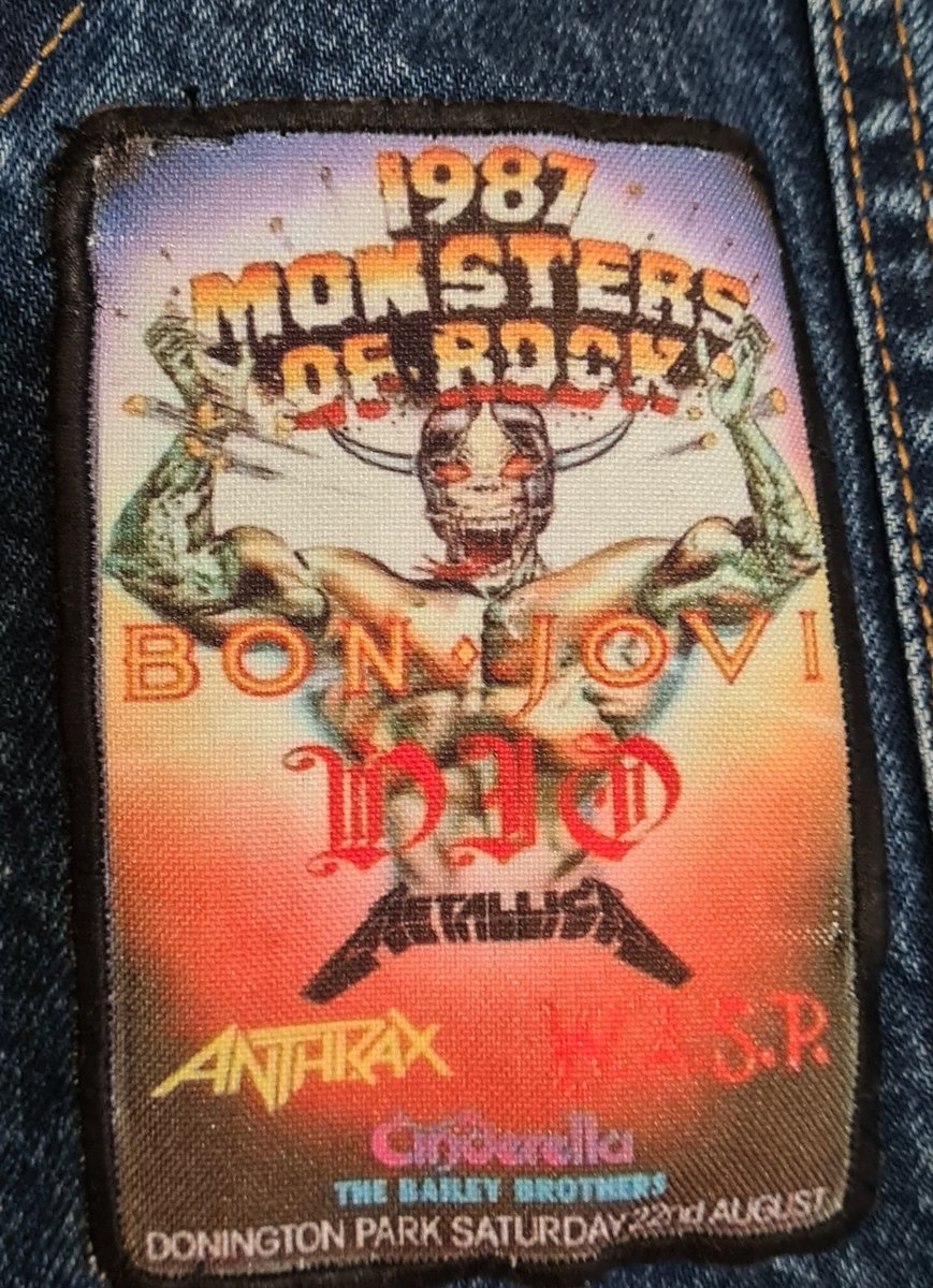 leonski700's tweet image. RIP RJD. 🙏 🎤🎶 #RonnieJamesDio Saw him perform only the once &quot;live&quot; back in 1987. He did review back in 1985 the Elixir single Treachery in Kerrang magazine and such inspirational words and proud to be honouring the great man today plus a single on it&apos;s 40th anniversary. 🤘