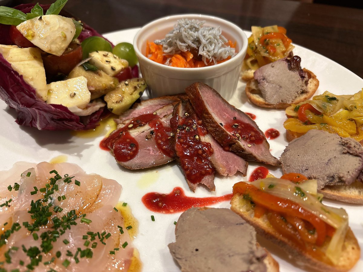 mipon5151's tweet photo. 唎酒師さんからおすすめされた
オリーブ酵母の日本酒♪
和イタリアンのお料理と合う〜！どれも美味しかったぁ
#日本酒 #人形町 #イタリアン
#青木農園 #野菜 #乾杯 https://t.co/X19TfFOwm3