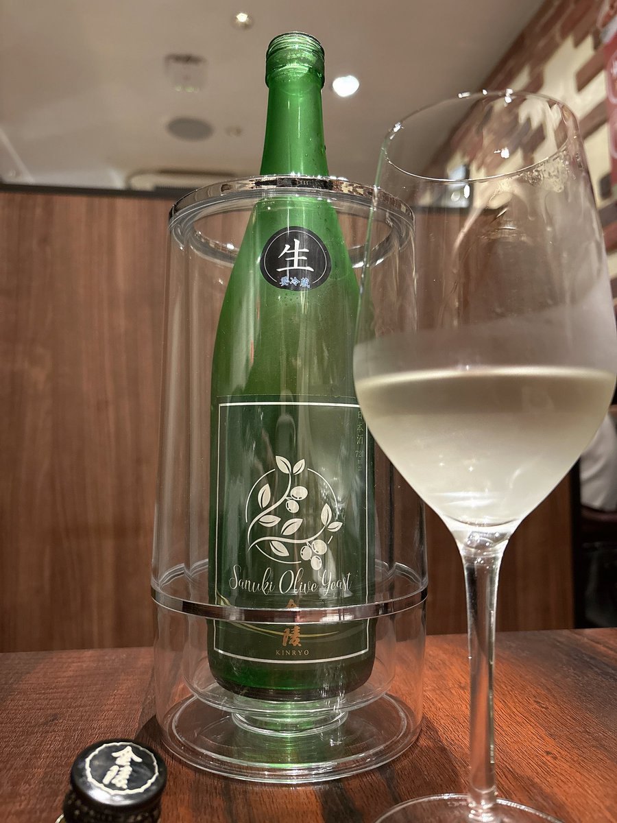 mipon5151's tweet photo. 唎酒師さんからおすすめされた
オリーブ酵母の日本酒♪
和イタリアンのお料理と合う〜！どれも美味しかったぁ
#日本酒 #人形町 #イタリアン
#青木農園 #野菜 #乾杯 https://t.co/X19TfFOwm3