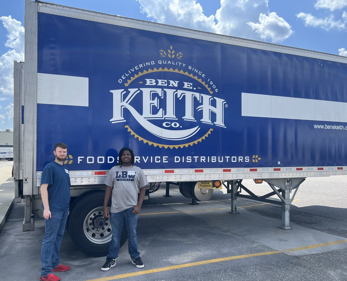LBWCC's tweet image. LBW RISE students, Peyton Gunter & Jaquinton Nearor, got an extensive tour of one of our neighboring industries, Ben E Keith Food Service Distributors.
We are thankful to our local industries for investing their time into our students.
For info on RISE, contact @LbwWorkforce1