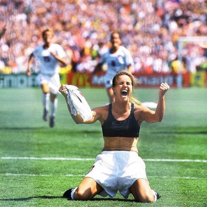 WomensGameMIB's tweet photo. OTD in 1999, the USWNT made history in an iconic fashion, lifting the World Cup trophy at a sold out Rose Bowl, adding a second star to the jersey and impacting our lives forever 🏆⭐️ https://t.co/9YMmdqYehf