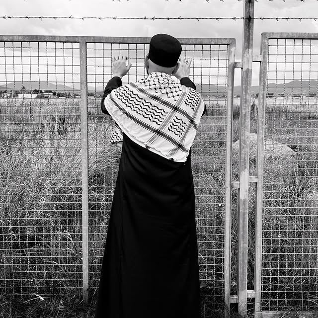 omarsuleiman's tweet photo. From Bosnia to Palestine,
From Srebenica to Gaza,
From Sarajevo to Jerusalem.

They’re still finding bodies here, while they pile up in Gaza. The stench of genocide remains in the air here, while the evidence of genocide there confronts the world everywhere.

🇧🇦🇵🇸 https://t.co/8xbJI1Xbk0