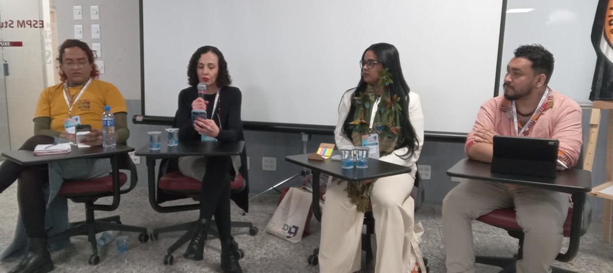 Qual o papel das comunidades na cobertura da crise? 

Os comunicadores Ugo Farias, Irlan Paixão e Vanessa Campos conversam com Cristiana Zahar, coordenadora para América Latina do Comitê para a Proteção de Jornalistas (CPJ), sobre comunicação e justiça climática.

Segue o fio 🧶