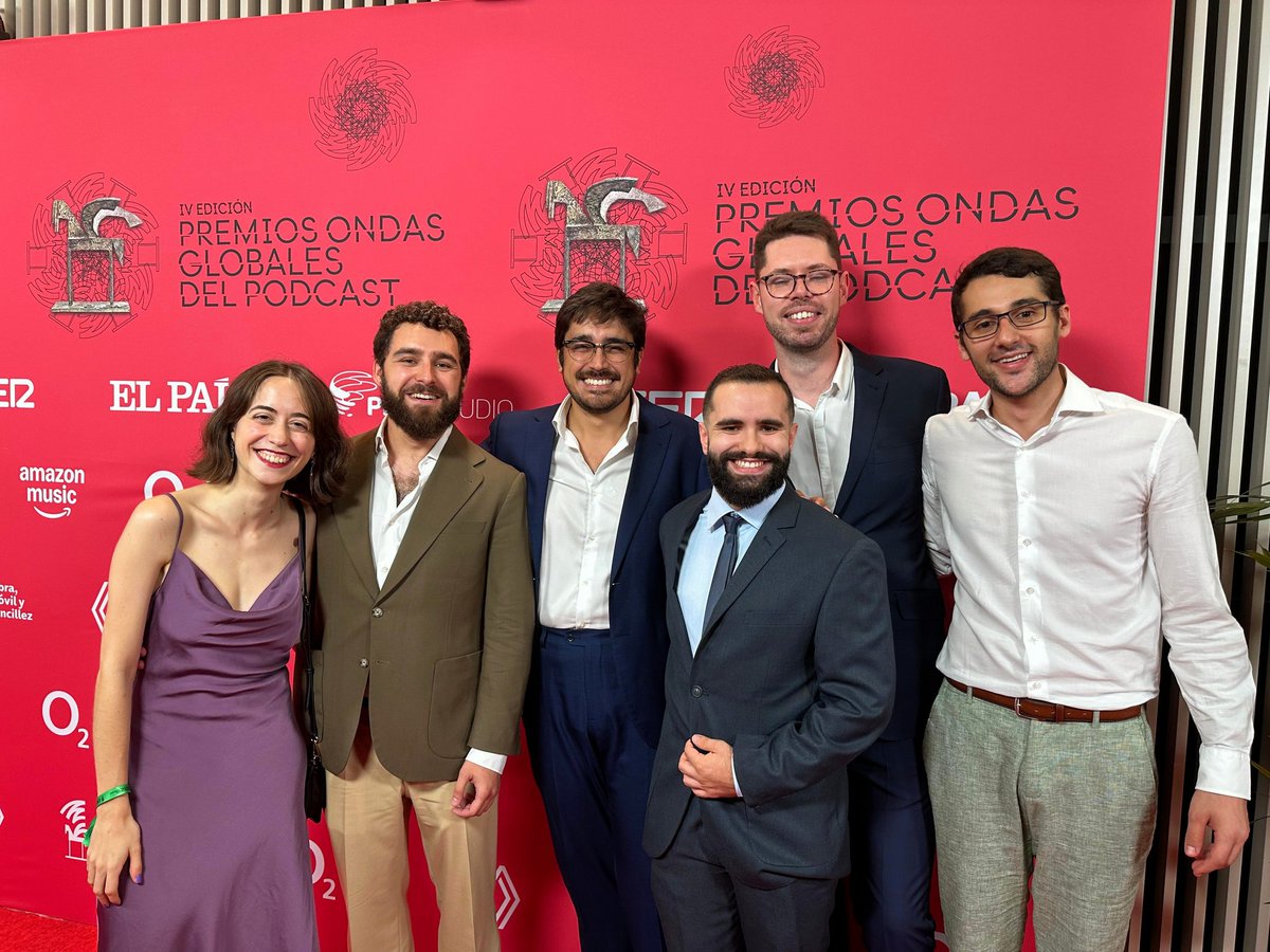 Esta gente es impresionante. Y no hace falta un <a href="/Premios_Ondas/">Premios Ondas</a> para saberlo, pero bueno, como que aclara un poco, ¿no?

2 años desde que me pidieron componer la sintonía original y casi 200 programas editándoles. Ya son familia.

Se os quiere 😘🎧