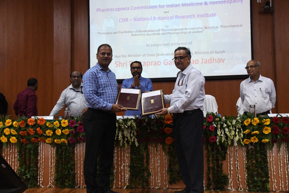 csirnbrilko's tweet image. 🤝 CSIR-NBRI & PCIM&H signed an MoU on 9 Jul 25 in the august presence of Hon’ble MoS (IC) Shri @mpprataprao @moayush
The collaboration will focus on developing pharmacopoeial monographs, botanical & phytochemical reference standards, and pharmacological studies.
@akshasany