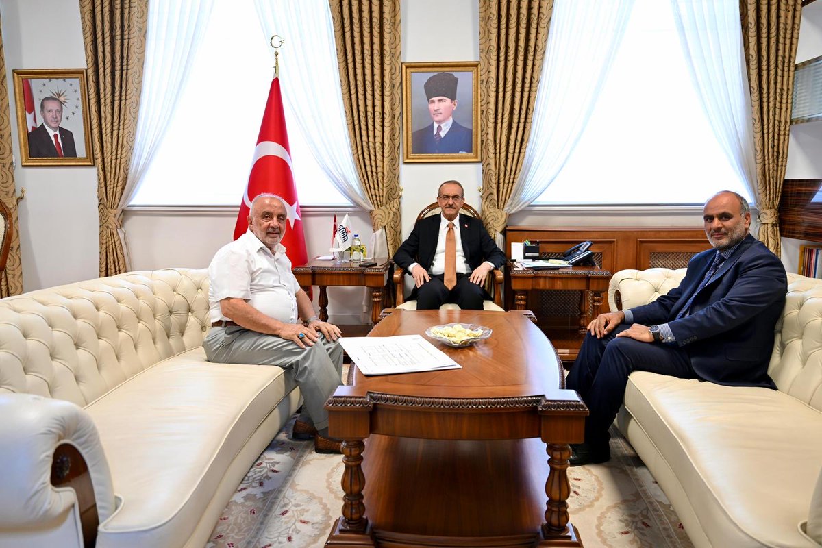 Hayırsever İş İnsanı Nüvit Karagözlü’ye ve İl Müftümüze Ziyareti İçin Teşekkür Ederim.
Yeni ve Hayırlı bir Proje için İstişarelerde Bulunduk.