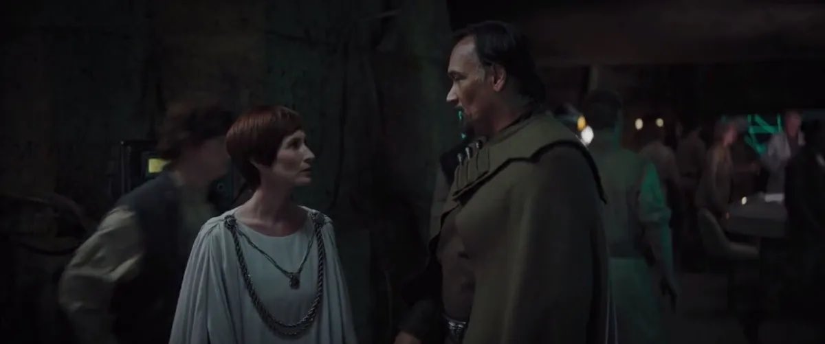 6ft mon mothma vs 5’6 bail