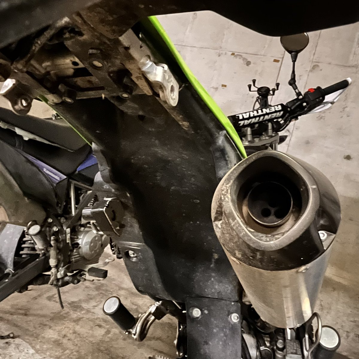 オフモタの、リアタイヤとのこの空間めっちゃ好きやねんけど…。

分かる人居てる？