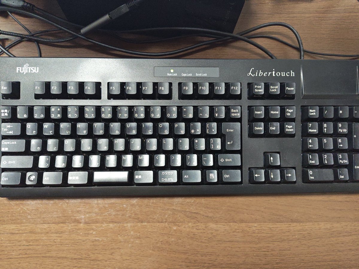 fumy_h's tweet photo. 今やもはやプレミアすらつくキーボードを手に入れた！
勿体なくて普段使いできなさそう…

打鍵感は、赤軸と茶軸の中間やや赤軸寄り https://t.co/iCuKqmj5EX