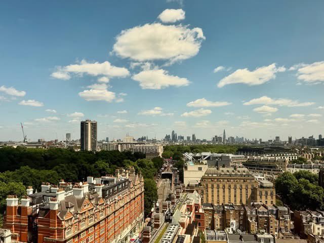 JulianLennon's tweet image. 🥰🙏🏻😘
Lovely Londinium…
Quick flashback to a walkabout, around Hyde Park last week, after 8 hours in the Studio, finishing up some soon to be released New/Old Music… 😅
Thankful 🙏🏻