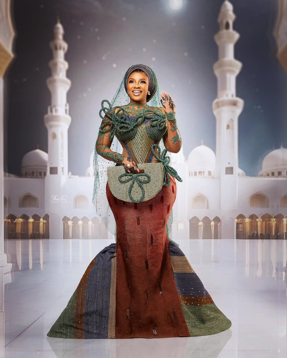StyleAfrique's tweet image. #TBT: 20 Times Sima Brew Wowed Us With Her Craftsmanship 

#womenswear #simabrew #simabrewgown #ᴛʙᴛ #tbthursday #ThrowbackThursdays 

styleafrique.com/2025/07/10/tbt…