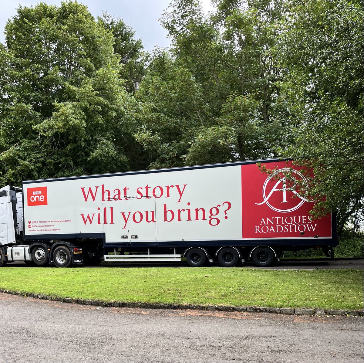 What story will you bring? 🎬
⁦<a href="/BBC_ARoadshow/">Antiques Roadshow</a>⁩ #HillofTarvit #Fife #mua ⁦<a href="/WinterburnAnna/">Anna Winterburn</a>⁩ ❤️