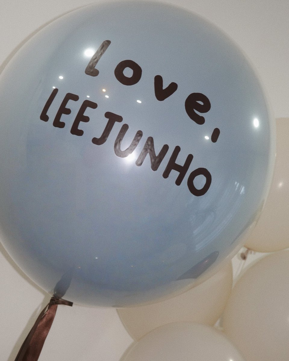 follow_leejunho's tweet photo. 𝟐𝟓𝟎𝟕𝟎𝟑
영화 #감시자들 다람쥐 역으로 스크린에 데뷔한
이준호의 배우 데뷔 12주년을 축하합니다 🎂🐿️🎉

올 하반기에는 #태풍상사 #캐셔로 두 편의 작품으로
여러분을 찾아뵐 예정이니 많은 기대와 응원 부탁드립니다 💛

#이준호 #LEEJUNHO
#이준호배우12주년축하해
#ACTORJUNHO12THDAY https://t.co/gkbSrpgCGU