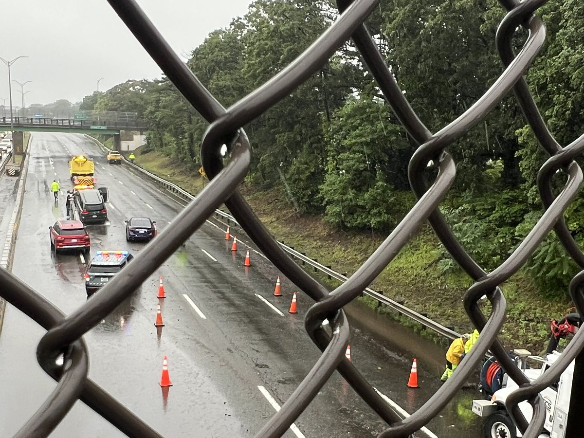 Anna Meiler (@annameiler) on Twitter photo Crews are clearing drains on 93. Flood water is receding and stuck cars are about to be towed. The drivers were waiting in their cars for the water to go down <a href="/wbz/">WBZ | CBS News Boston</a> Crews are clearing drains on 93. Flood water is receding and stuck cars are about to be towed. The drivers were waiting in their cars for the water to go down <a href="/wbz/">WBZ | CBS News Boston</a>