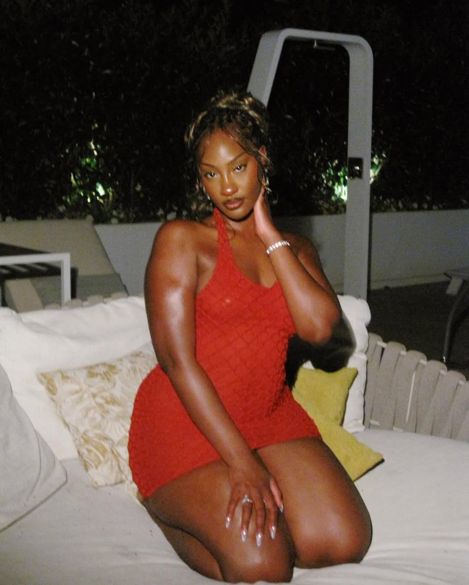 Thick thighs, pretty eyes
