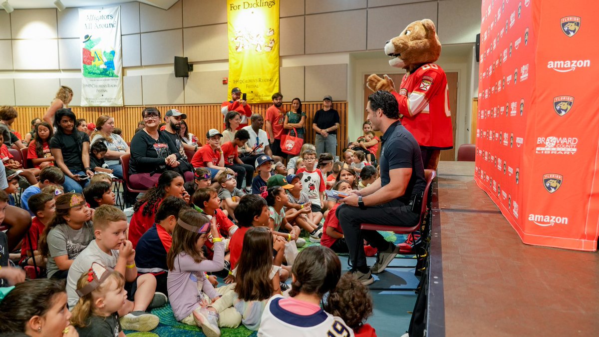 FlaPanthersCARE's tweet image. The @FlaPanthers Summer Reading Tour presented by @amazon kicked off at Southwest Regional on Tuesday!
Next stop: Sunrise Dan Pearl on Friday at 11am 😺📚
See you there » flapanthers.co/srt25