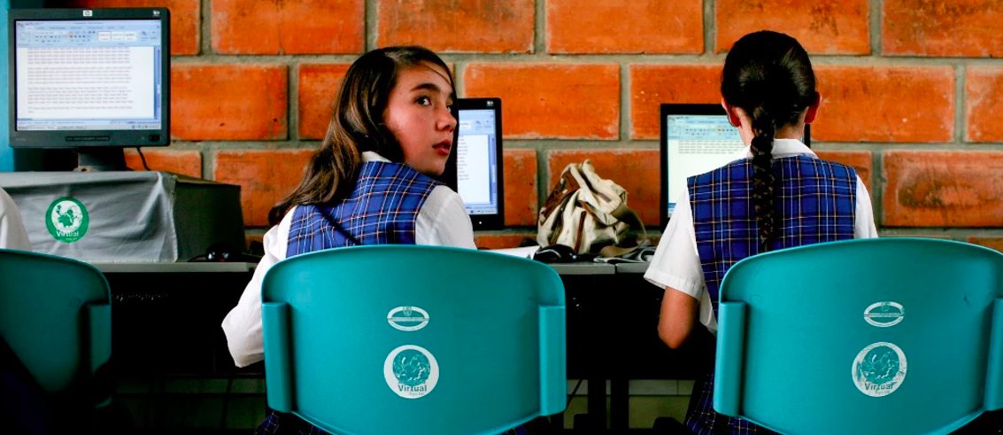 BorisWeber's tweet image. Transformar la educación es transformar el futuro de #AmLat.
Cada niña y niño merece aprender con calidad, sin dejar a nadie atrás.
El @BancoMundialLAC colabora con gobiernos para hacer de la educación una herramienta de equidad y oportunidad.
Entérate 🧑🏫
bit.ly/43b0AlG