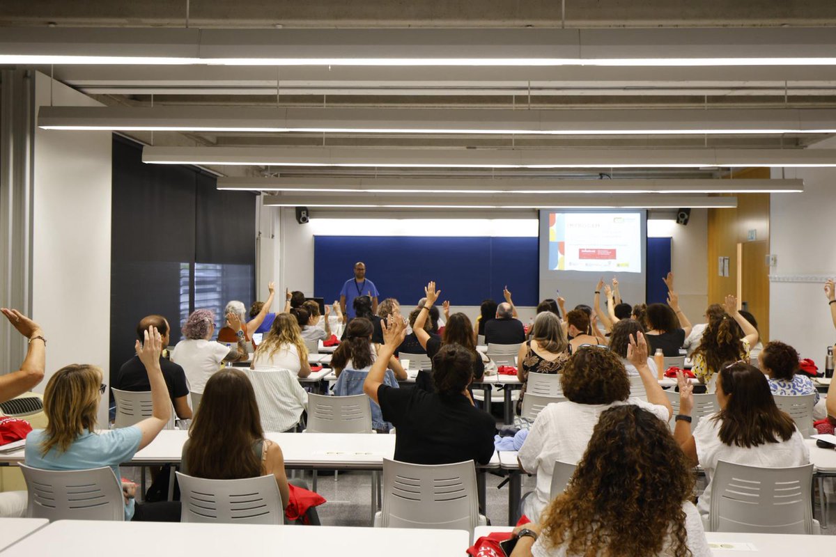 InclusioCat's tweet photo. 📸 Algunes imatges de les comunicacions orals del congrés!
💬 I tu, com estàs vivint el congrés?
Quines idees t’estan inspirant més?
🔗 Comparteix la teva experiència i etiqueta les teves publicacions amb #inclusiocat! https://t.co/cWysDYzDcu