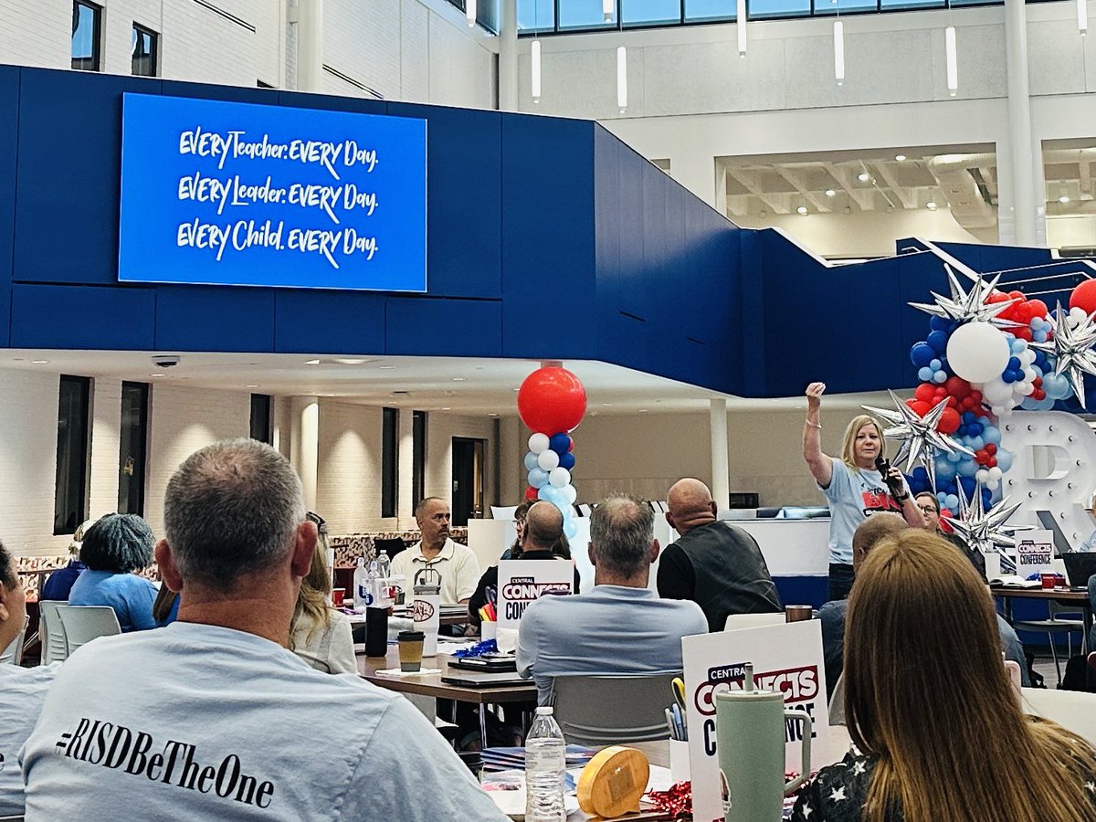 ctrambo4's tweet photo. Preparing for the new year at the Central Connects Conference #RISDBeTheOne https://t.co/Fwkm1meVj4