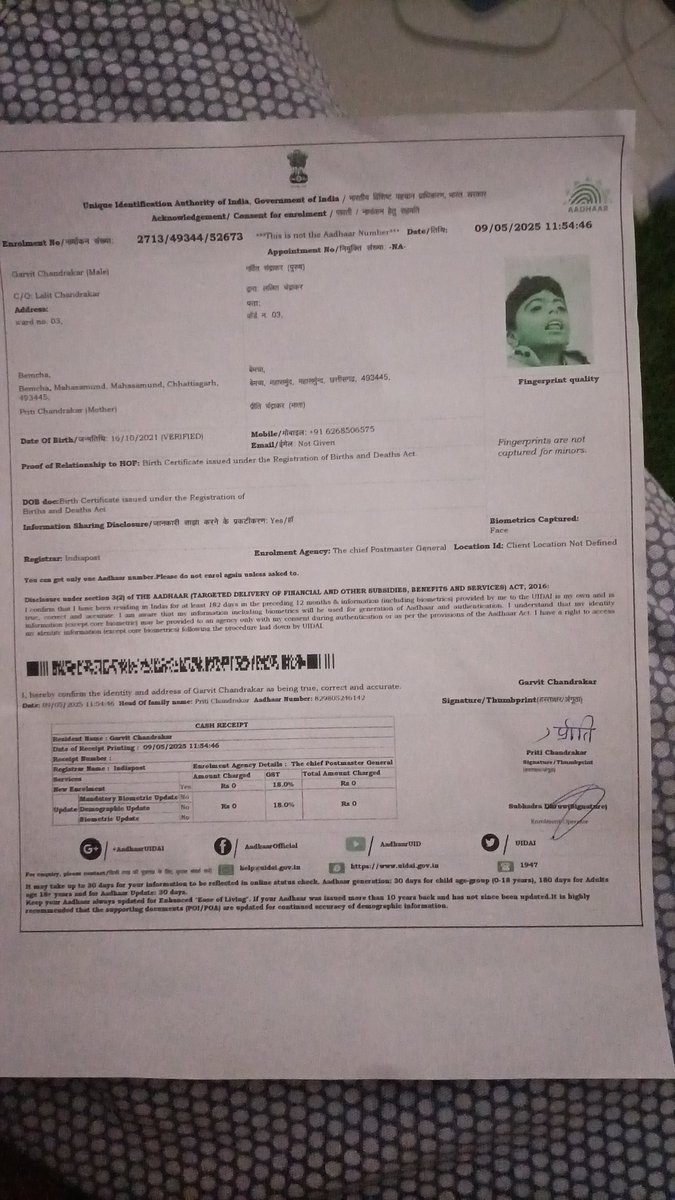 LChandrakar95's tweet photo. Ye mere bachche ka aadhar copy hai jo 2 mahine bna ni hai jabki is copy me likha hai ki 30 din me banega kaisa system hai samjh ni aata criminal log kaise banva lete hai aur apna govt dekho kya hai 
@narendramodi @UIDAI @postofficemahasamund https://t.co/Z4hm1DiIWP