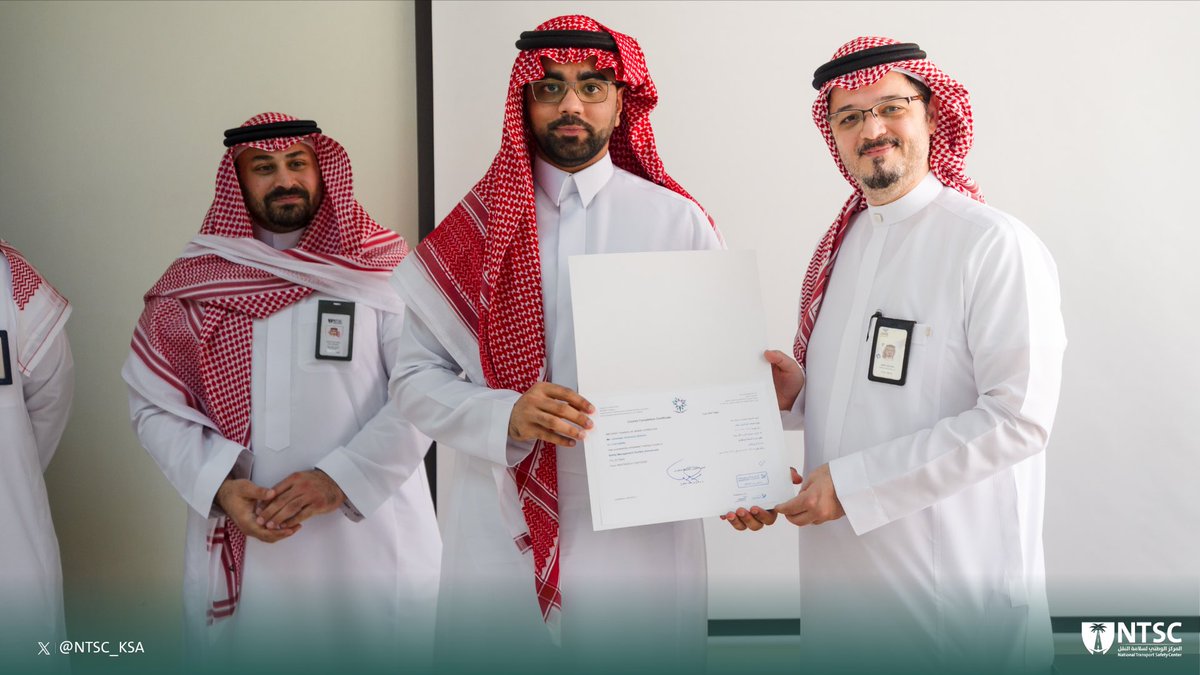 NTSC_KSA's tweet photo. بالشراكة مع #الأكاديمية_السعودية_للطيران_المدني @SACA_SA و #أكاديمية_المطارات @ALMATARATKSA  شارك عدد من منسوبي #المركز_الوطني_لسلامة_النقل في دورة بعنوان "نظام إدارة السلامة - مستوى متقدم"، هدفت إلى تزويد المشاركين بالمهارات والمعارف اللازمة لرفع معايير السلامة. https://t.co/JKkLaqxVrk