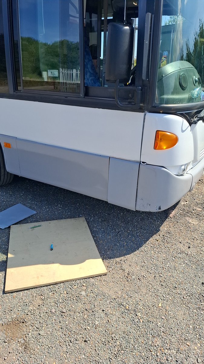 bear_pause's tweet image. Repaired again... how many clowns can hit the same panel time and time again... last one in stock at Scania, so best everybody looks after this one! 

*I may be one of said clowns...