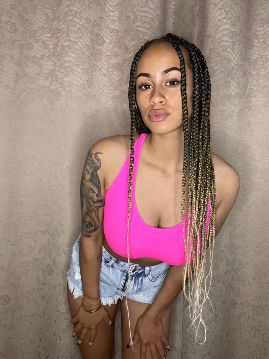 teknoshadows's tweet photo. Zeg eerlijk…
Zou je liever:
A) Mijn content bingen
B) Mij zien in real life
C) Allebei (duh)”
Reply je keuze 😘
#hornytwt #f2fbabe #flirtytweet #naughty https://t.co/UnzXDCleJx