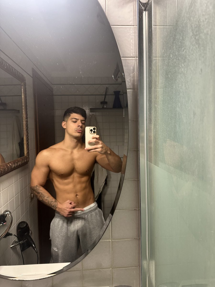 Master_Roy1's tweet image. New Italian Boy in Perth
#perth #master #slave #moneyslave #modell #muscle #hotguys