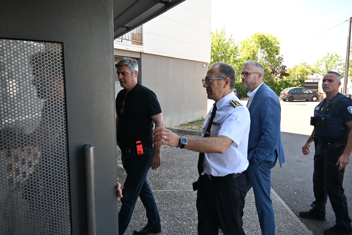 Prefet_82's tweet image. #Sécurité | Ce mercredi à #Montauban, le préfet Vincent Roberti a participé à une opération de contrôle contre l’usage détourné d’engins pyrotechniques, à l’approche du #14Juillet.
✅ Avec Police nationale, Police municipale et justice mobilisées, l’État réaffirme son autorité.