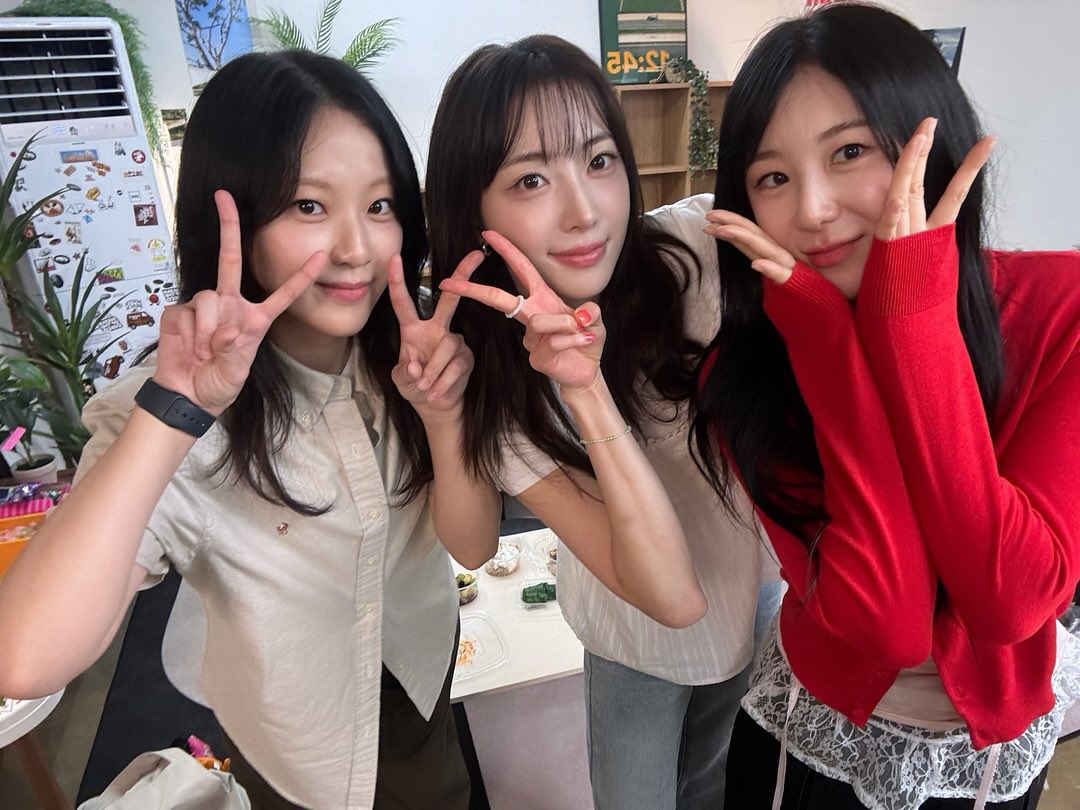 forleechaeyeon_'s tweet photo. WM ggumnamu trainee reunion ๐ค๐ค๐ค
#RIINA #H1KEY #JoYoungin #LEECHAEYEON #wmtrainee #trainee #WM๊ฟ๋๋ฌด #WM_๋ฐ๋ท์กฐ https://t.co/mzoGbfkMJR