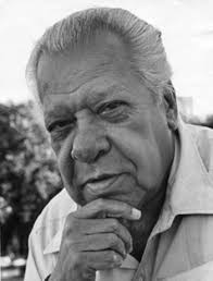 mateamargouy's tweet image. Nicolás Guillén, a 123 años de su nacimiento
De ascendencia africana, considerado el poeta nacional cubano
"Mire la calle.
¿Cómo puede usted ver
indiferente a ese gran río
de huesos, a ese gran río
de sueños, a ese gran río
de sangre, a esa gran río?"
