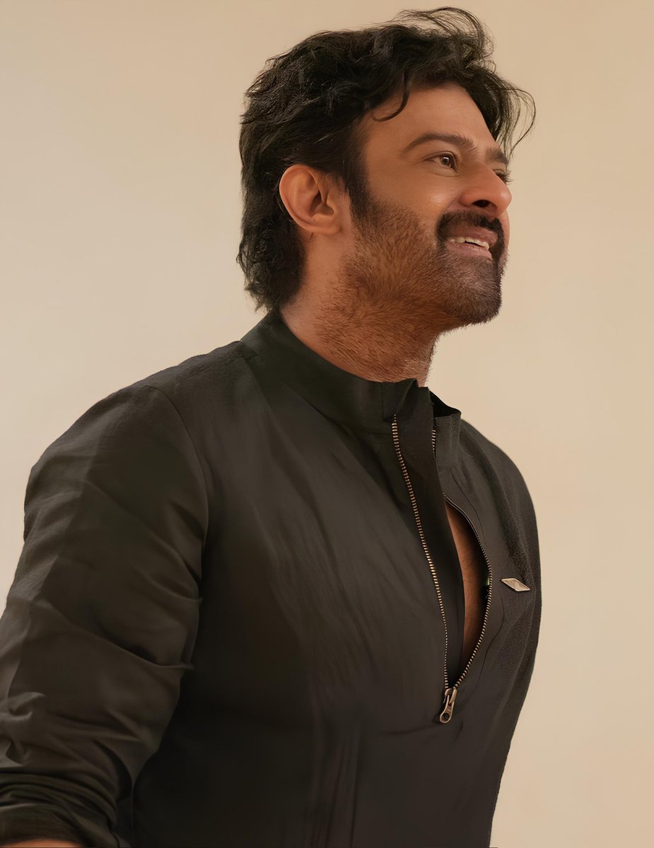 AuTelugu_Films's tweet photo. The man who Elevated the Stature of Telugu Cinema ❤️

Naa Anna #Prabhas ❤️

#Baahubali #Celebrating10YearsOfBaahubali #DecadeofBaahubaliReign https://t.co/L1Vj1vbi3N