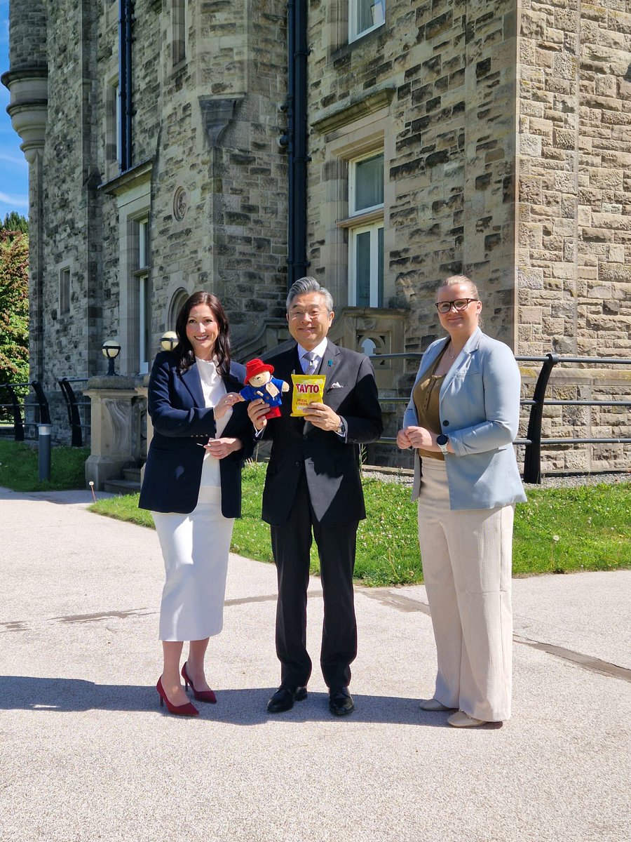 niexecutive's tweet image. Deputy First Minister Emma Little-Pengelly and Junior Minister Aisling Reilly welcomed the Japanese Ambassador to the UK, Hiroshi Suzuki to Stormont Castle. @AmbJapanUK is on a three-day visit to Northern Ireland and discussions focused on trade and investment, including the…
