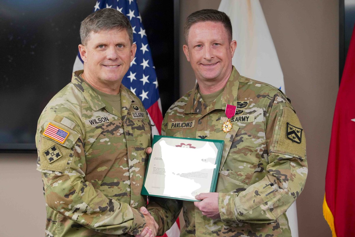 usacac's tweet image. Brig. Gen. Jeremy Wilson, deputy commanding general of the Combined Arms Center - Training, changes responsibility of the National Simulation Center (NSC) from NSC's outgoing director Greg Pavlichko to NSC's incoming director Christopher Johnes July 9, 2025. #ThisWeWillDefend