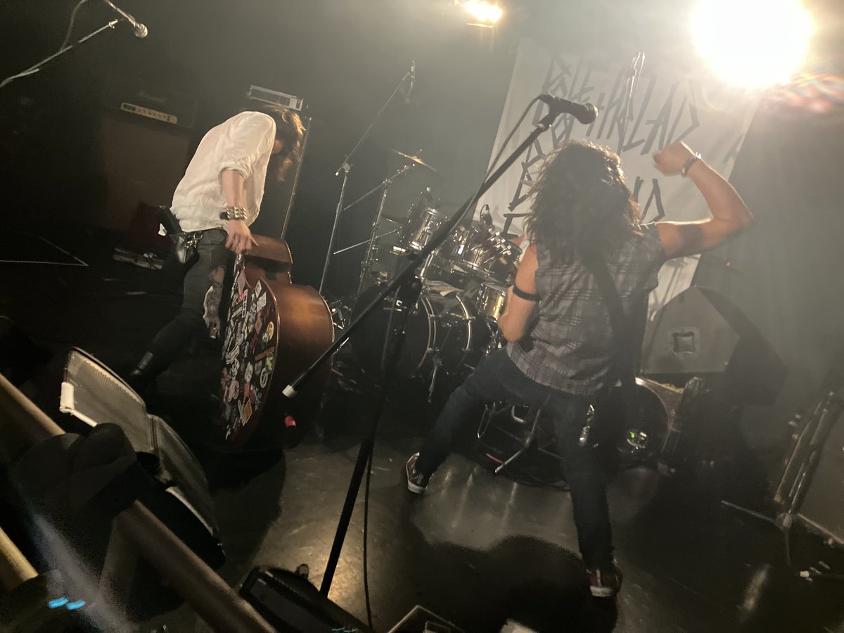 Jackie Jacklin (@jackie_jacklin) on Twitter photo ライブを2本やりました!
みんなと遊んで、美味しい料理を食べて、素敵なバンドの前座を務めました。
どらちも素敵なお客様や共演者様や、関係者様方とのチームプレーです。
誰かと紡げる時間というのは、それだけで有り難いことです。
みんなお疲れ様でした! ライブを2本やりました!
みんなと遊んで、美味しい料理を食べて、素敵なバンドの前座を務めました。
どらちも素敵なお客様や共演者様や、関係者様方とのチームプレーです。
誰かと紡げる時間というのは、それだけで有り難いことです。
みんなお疲れ様でした!