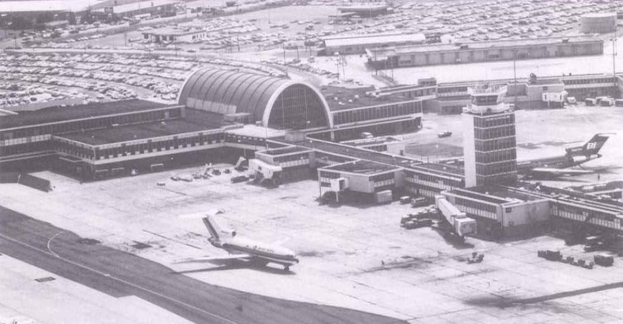 JeffParishGov's tweet image. A look at #JeffersonParish over the past 200 years: New Orleans International Airport in Kenner in 1981 #TBT #JP200