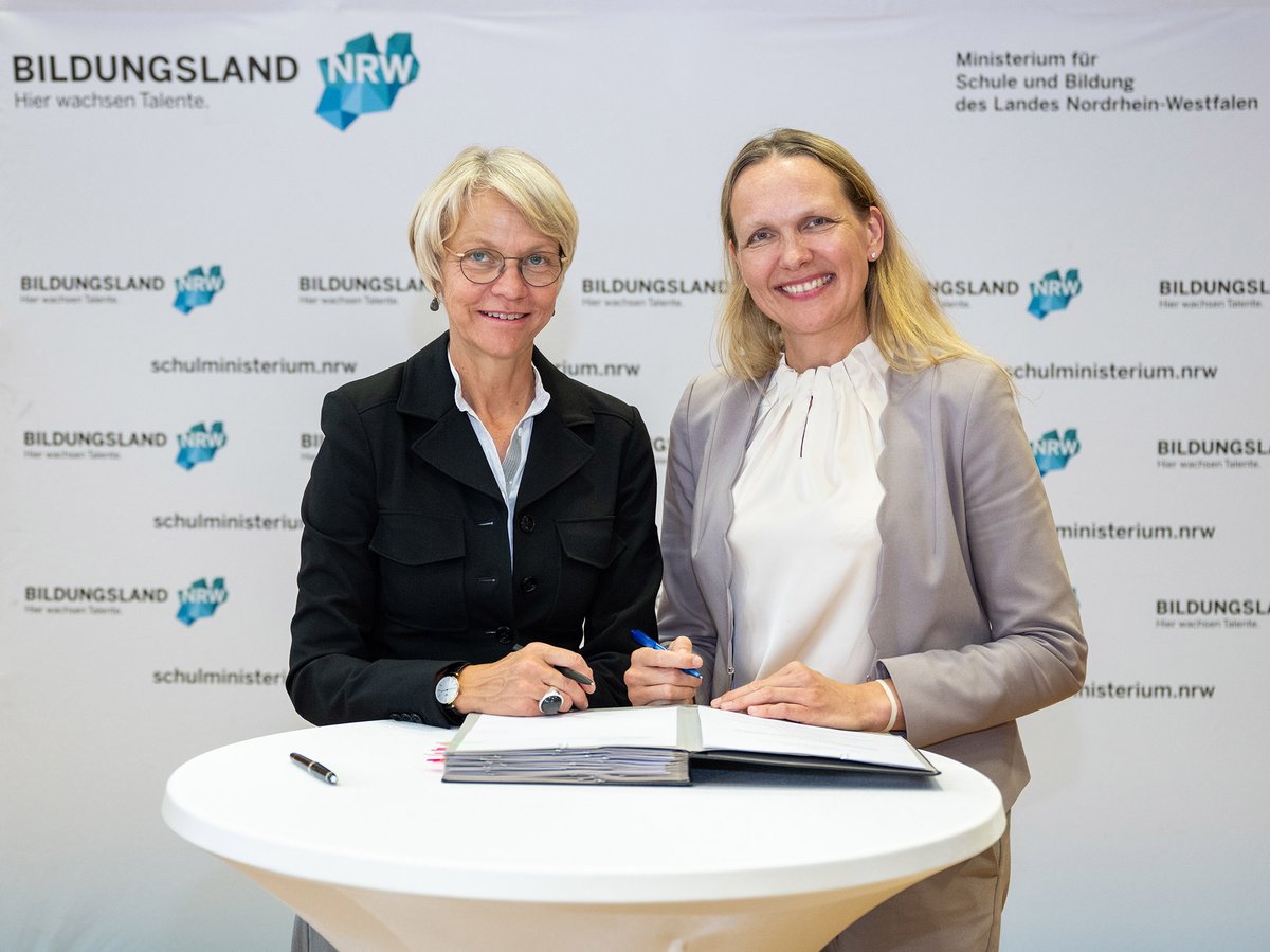 #Reanimationsunterricht wird ab 2026/27 Pflicht an NRW-Schulen. Die #UniklinikKöln unterstützt die Initiative, Prof. Steinbicker war bei der Unterzeichnung der Kooperationsvereinbarung vor Ort. Alle Infos: uk-koeln.de/uniklinik-koel…