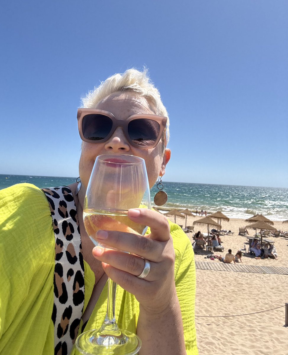 WhosKateStrange's tweet photo. Lunch view. Gorgeous chilling breeze. Only 25 degrees here in #ValedoLobo, #Algarve…. #Marias https://t.co/tTTGRiiX7c