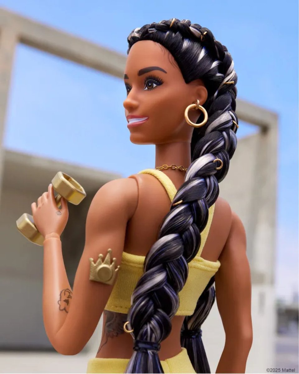CDFdiabetes's tweet photo. Representation matters ๐
@BreakthroughT1D + @Barbie just launched a doll with Type 1 Diabetes โ complete with a CGM, insulin pump, and pod!
Custom dolls were also made for Lila Moss & @RobinNYC, showing what living boldly with T1D looks like. #T1DStrong https://t.co/aIXeOSdw8Z