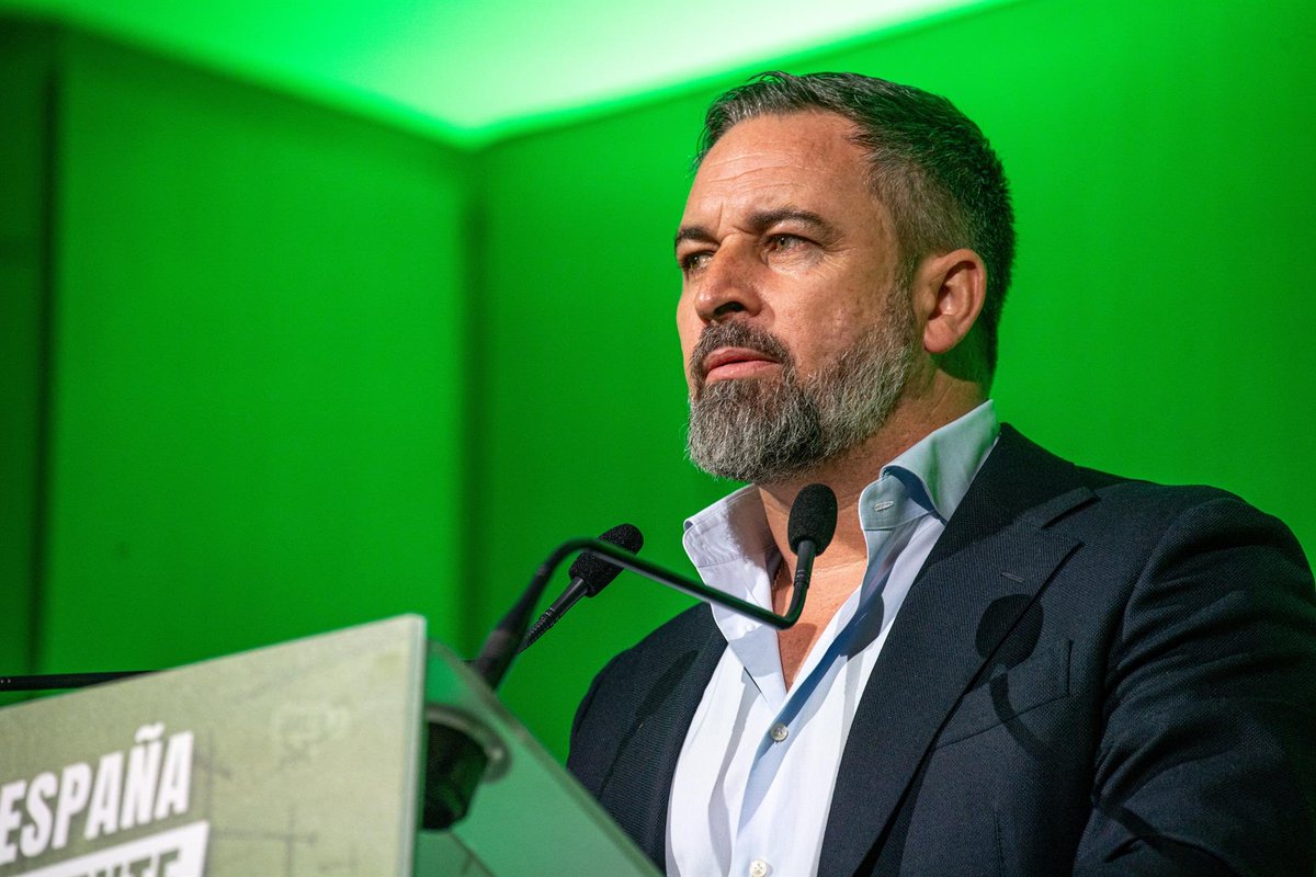 𝗔𝗯𝗮𝘀𝗰𝗮𝗹 🥦 𝘃𝗮𝘁𝗶𝗰𝗶𝗻𝗮 𝘂𝗻𝗮 𝗴𝗿𝗮𝗻 𝗰𝗼𝗮𝗹𝗶𝗰𝗶𝗼́𝗻 🤝 𝗱𝗲 𝗣𝗣 💧 𝘆 𝗣𝗦𝗢𝗘 🌹 tras las próximas elecciones

“Van a hacer en España lo mismo que en Bruselas, Portugal, Alemania, Austria…”

👇
electomania.es/abascal-vatici…