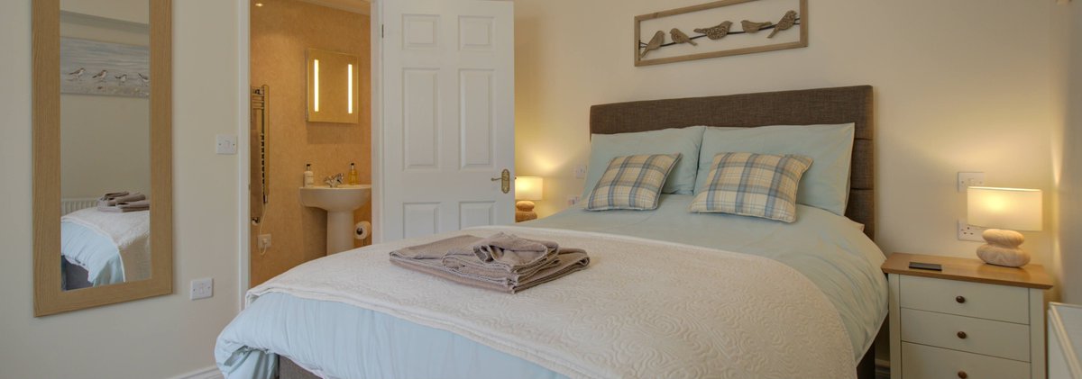 TheBBDirectory's tweet image. Looking for a cosy coastal escape in South Devon? Fair Winds Guest House in the fishing town of Brixham offers comfortable, welcoming and great-value B&amp;amp;B accommodation.

bandbstays.co.uk/12925

#FairWinds #Brixham #SouthDevon #CoastalBreak #ComfortAndValue #Seaside #Getaway