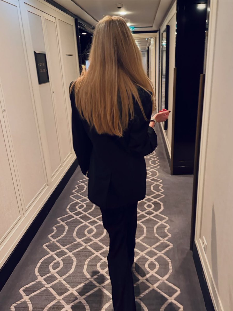 nkidmanbr's tweet image. "Whirlwind. Balenciaga. Peninsula. Obrigada a todos ❤️"
📲 Nicole Kidman via Instagram.