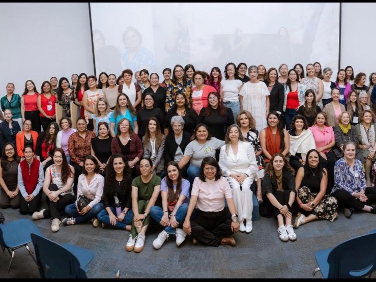 Nuestra profesora Carolina Tapia participó en el Congreso de Mujeres Unidas por la Educación, donde presentó un sistema de alerta temprana para detectar bajo rendimiento académico, desarrollado en la Escuela de Medicina 👏

#InspirandoTuMejorVersión
