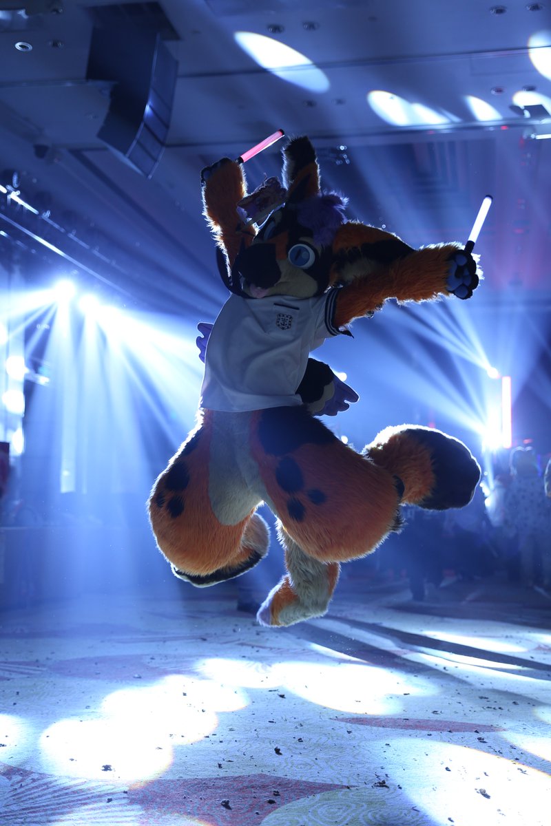 YA~~✨✨

#FursuitFriday