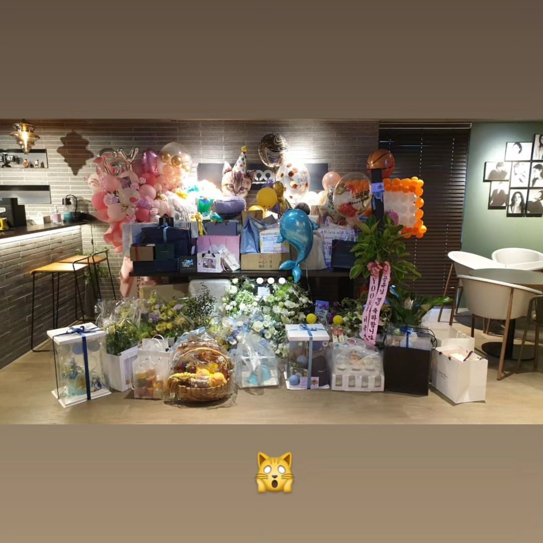 gongyoosimp's tweet image. gong yoo proof shots with his birthday gifts over the years!!!
2022 - 2023 - 2024 - 2025