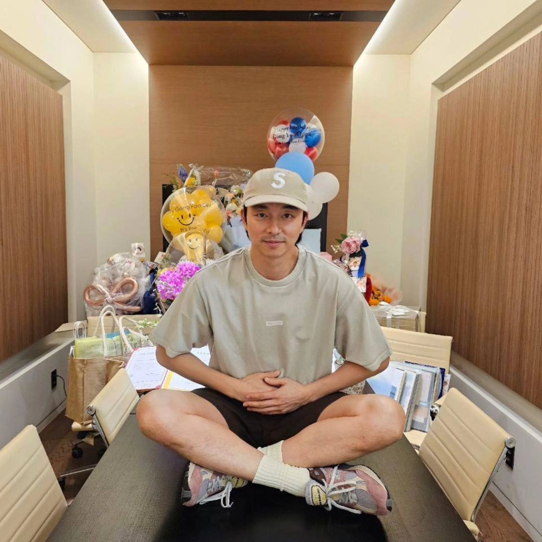 gongyoosimp's tweet image. gong yoo proof shots with his birthday gifts over the years!!!
2022 - 2023 - 2024 - 2025